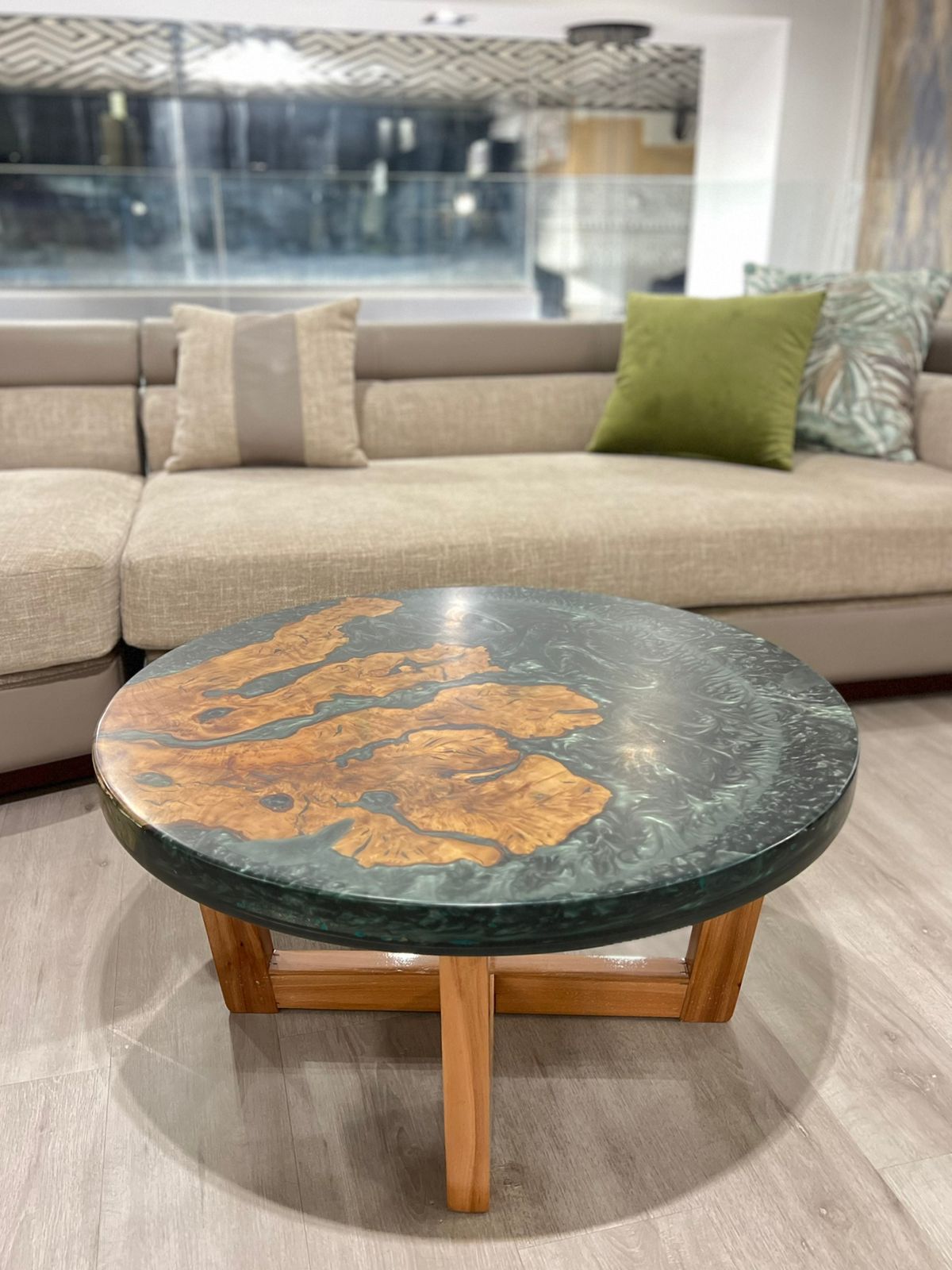 Round Table